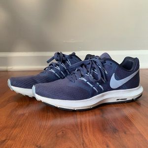 Nike running sneakers sz 7